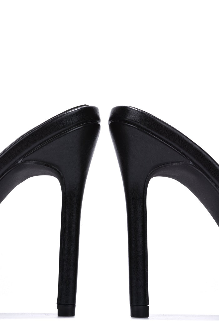 CAPE ROBBIN DARIAN - BLACK