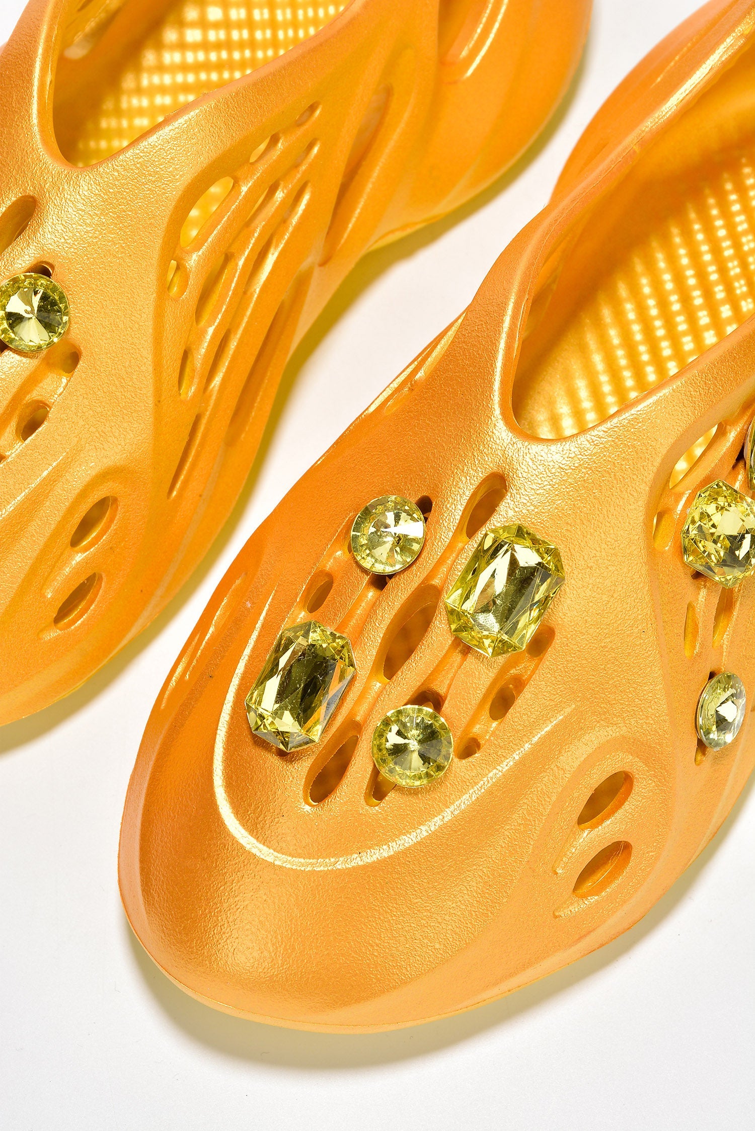 CAPE ROBBIN FUTURISM - GOLD