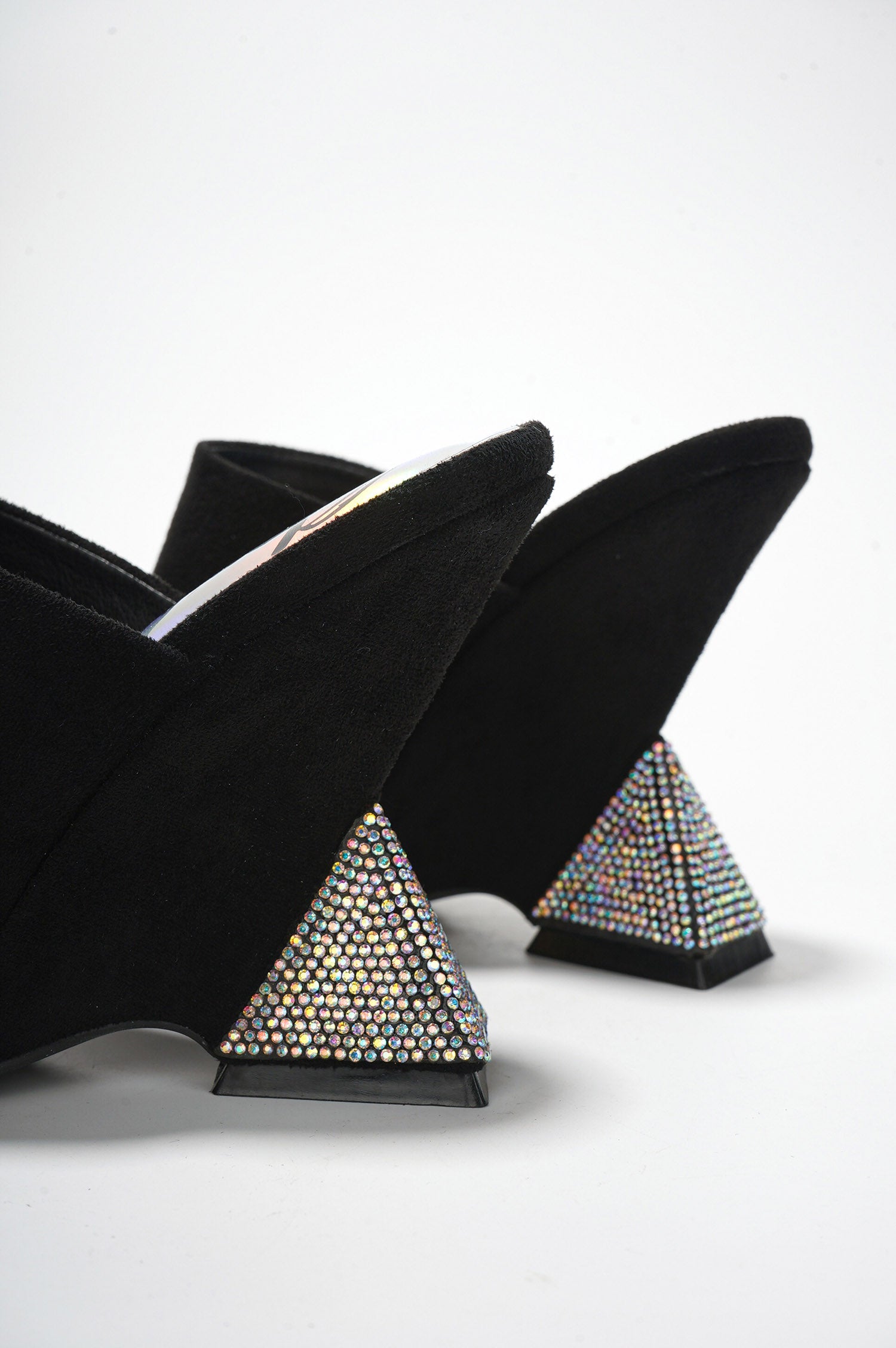 CAPE ROBBIN HOSH - BLACK
