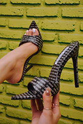 CAPE ROBBIN LETTER - BLACK