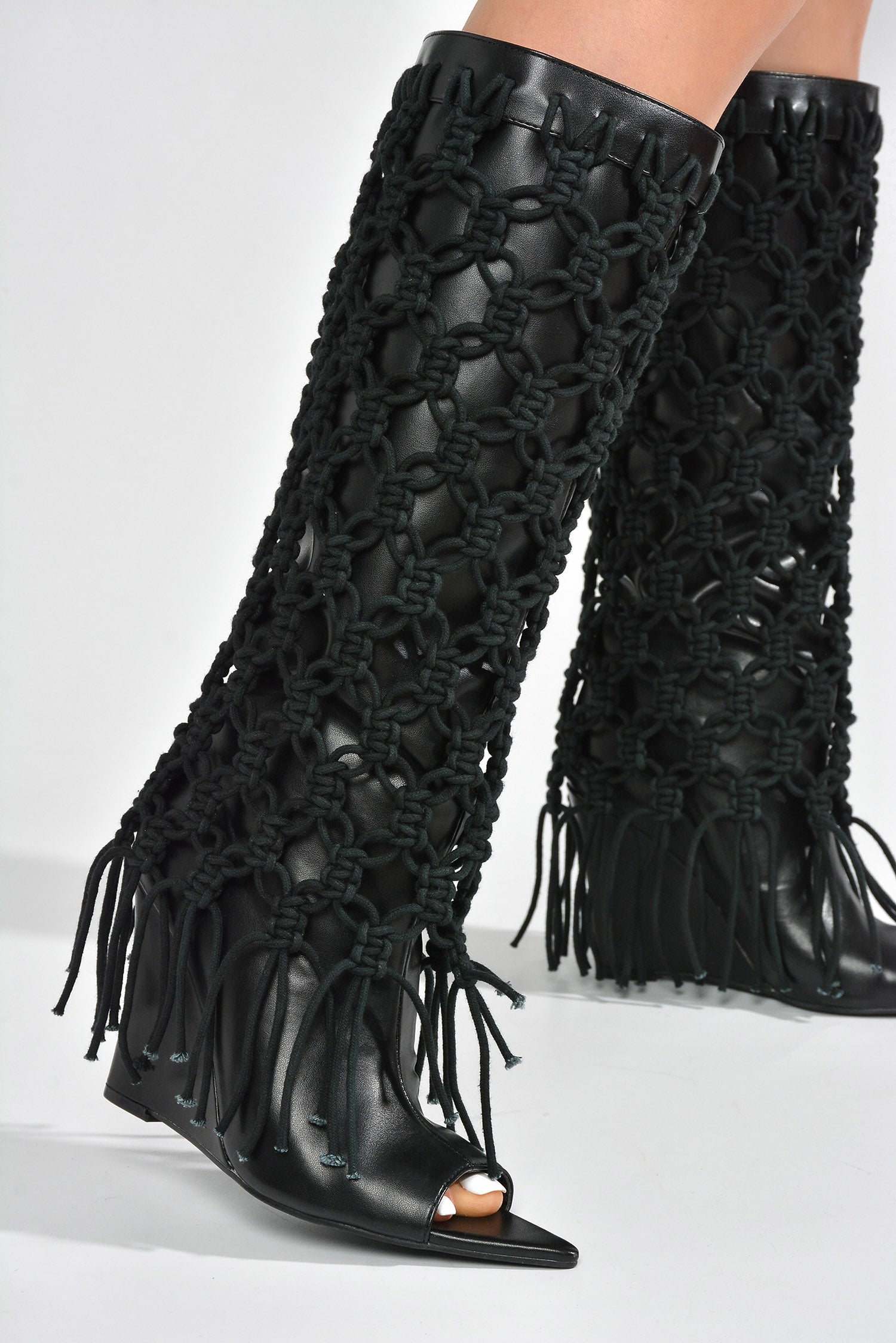 CAPE ROBBIN MONEMI - BLACK