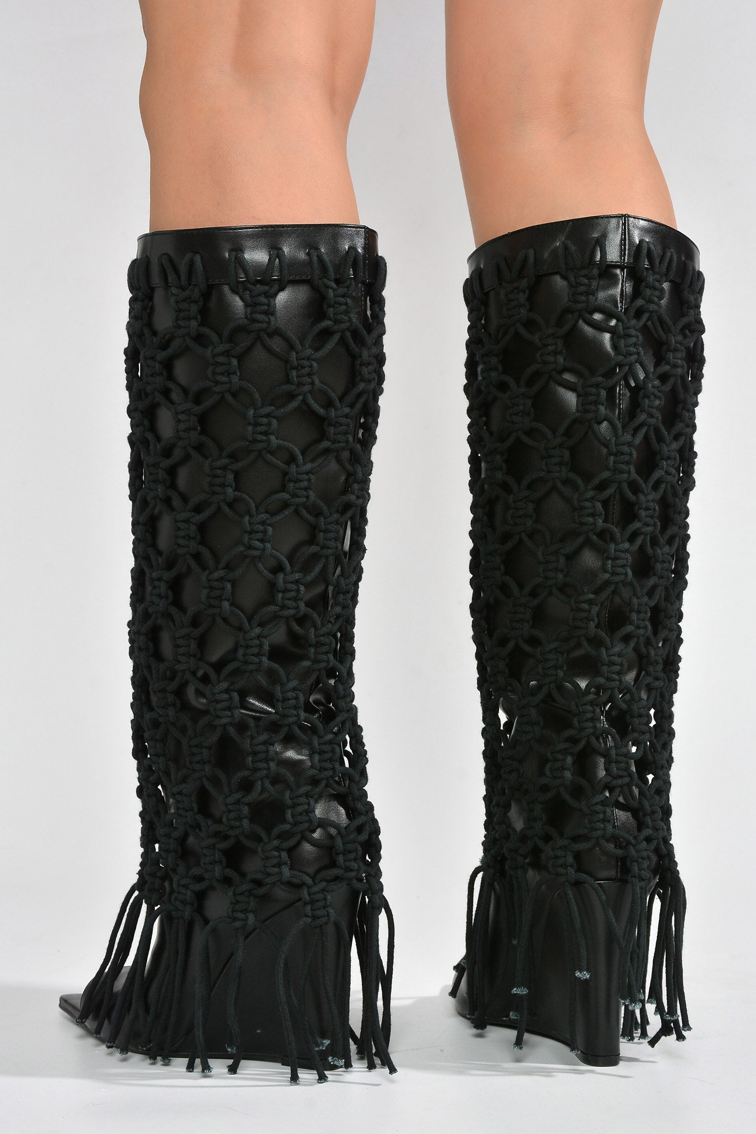 CAPE ROBBIN MONEMI - BLACK