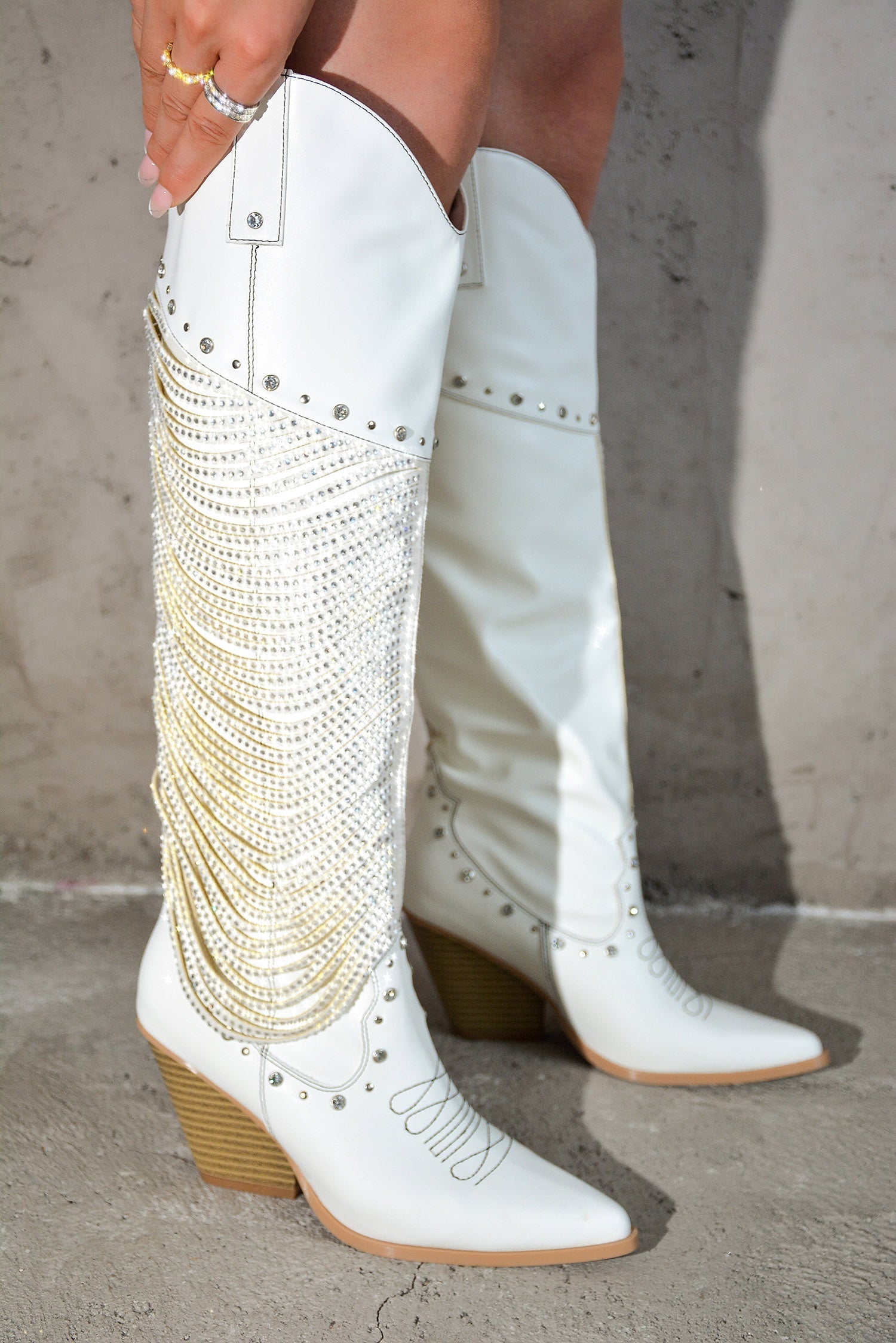 CAPE ROBBIN STIKA - WHITE