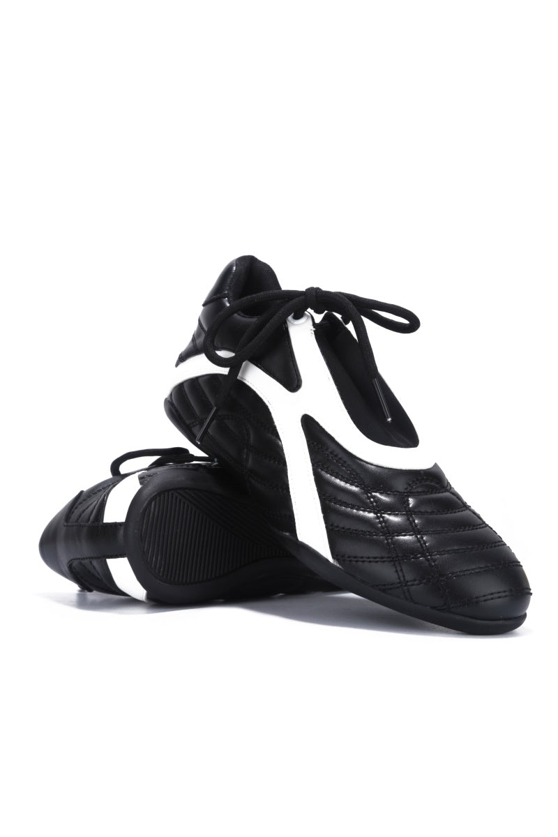 CAPE ROBBIN VULAY - BLACK