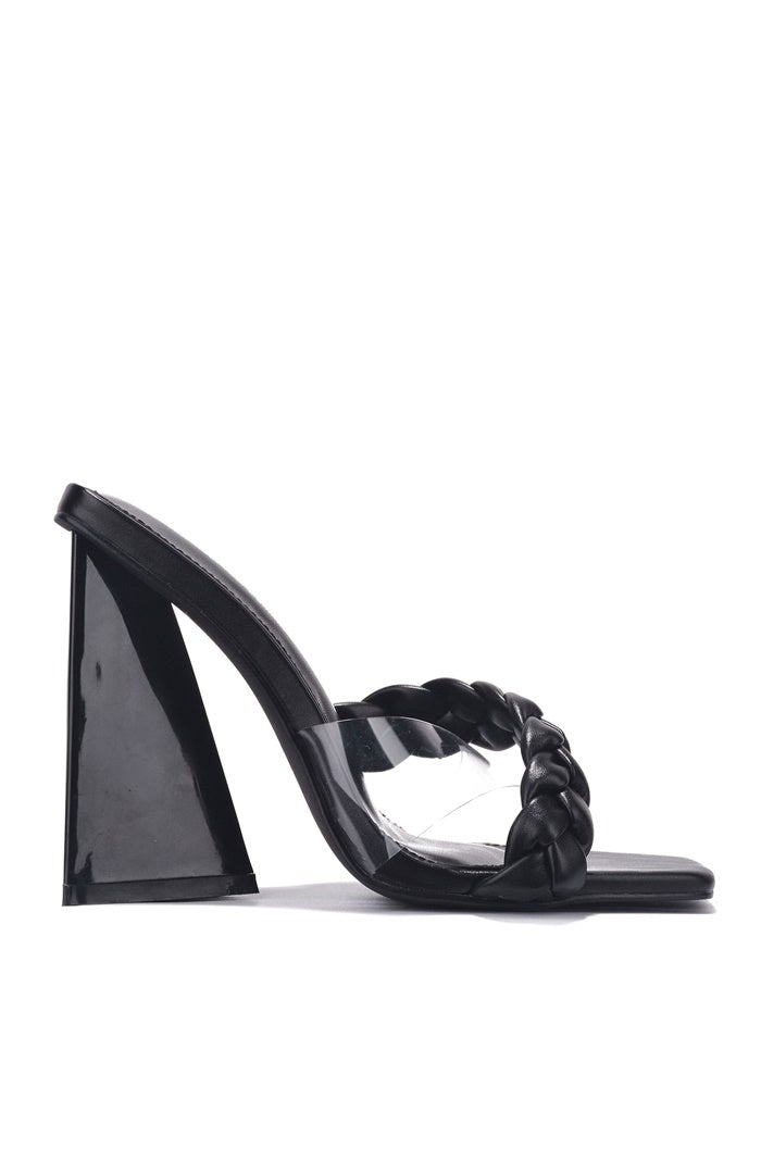 CAPE ROBBIN CASTELLAR - BLACK