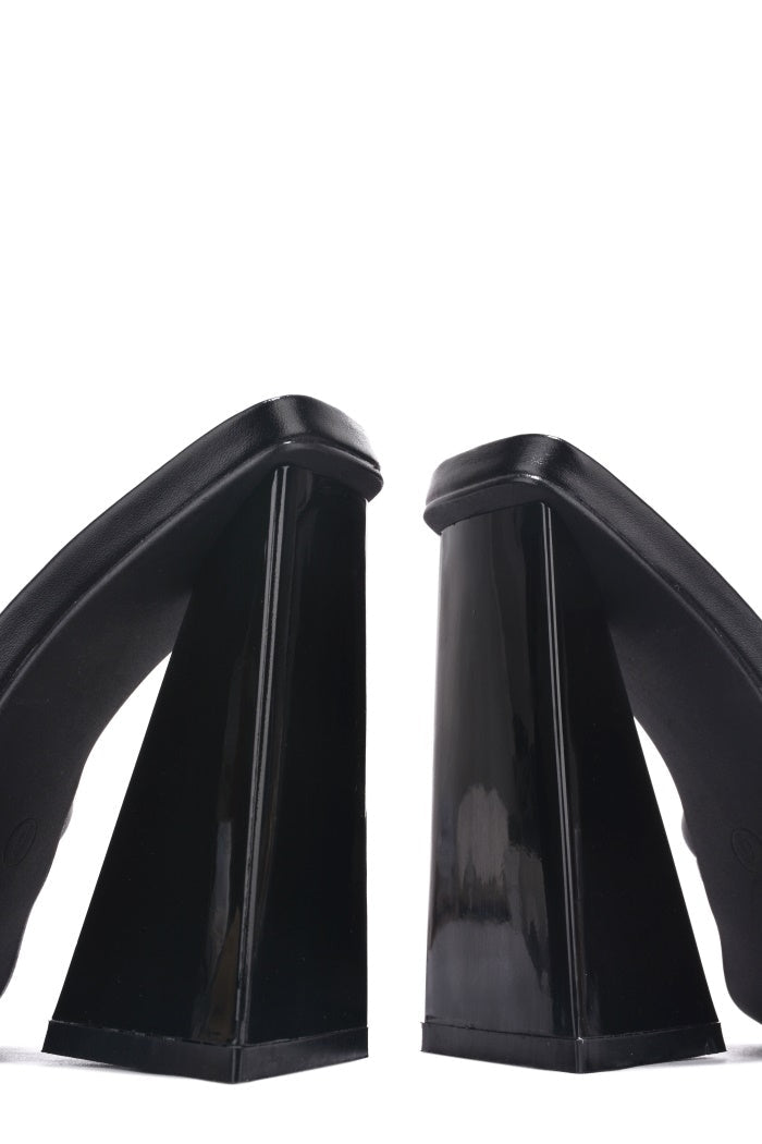 CAPE ROBBIN CASTELLAR - BLACK