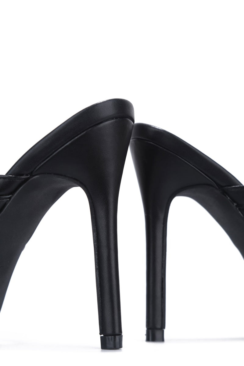 CAPE ROBBIN DEJAVU - BLACK