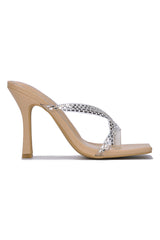 CAPE ROBBIN DESMA - NUDE