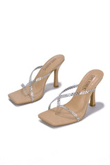 CAPE ROBBIN DESMA - NUDE