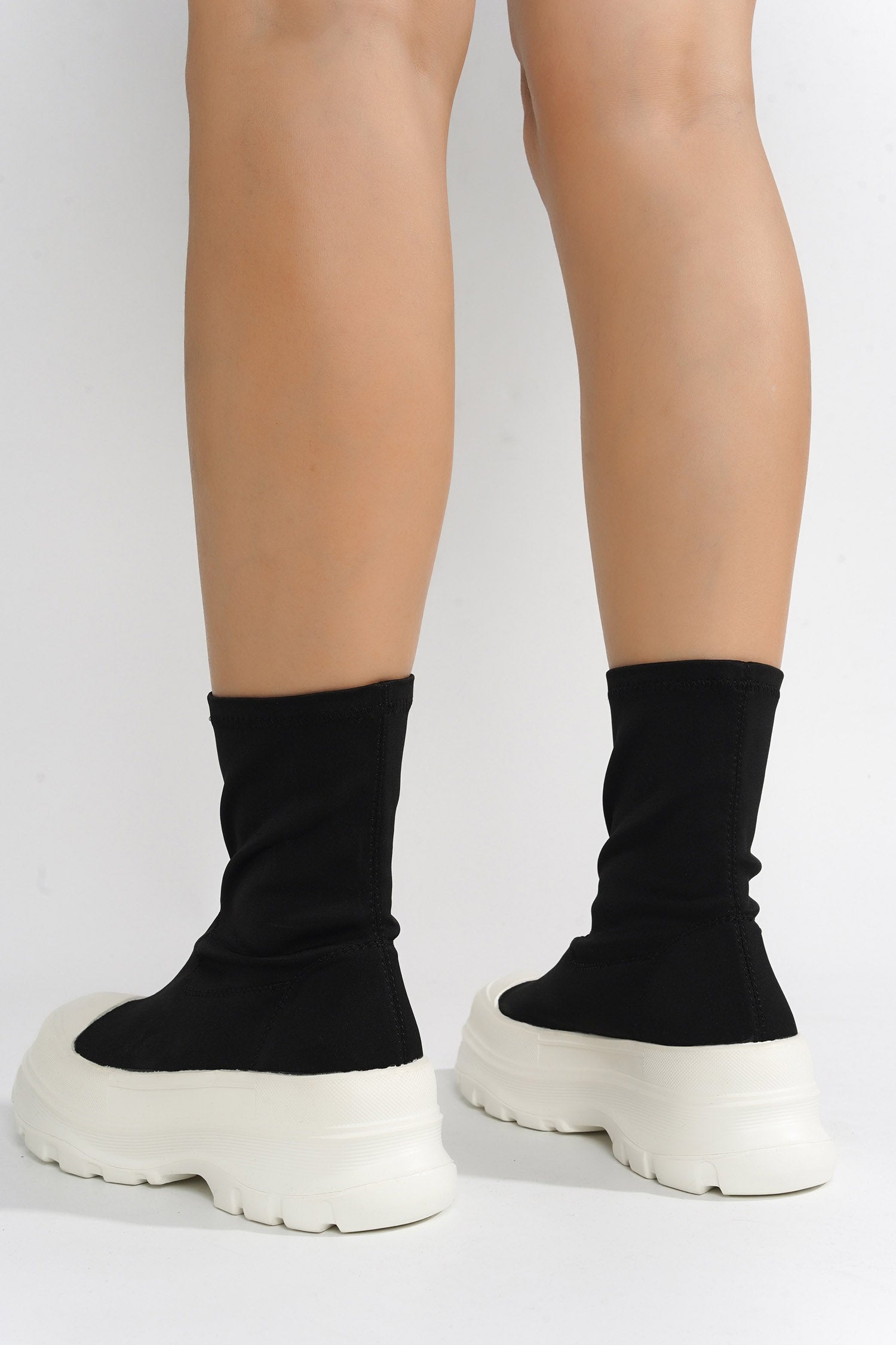 CAPE ROBBIN GIG - BLACK