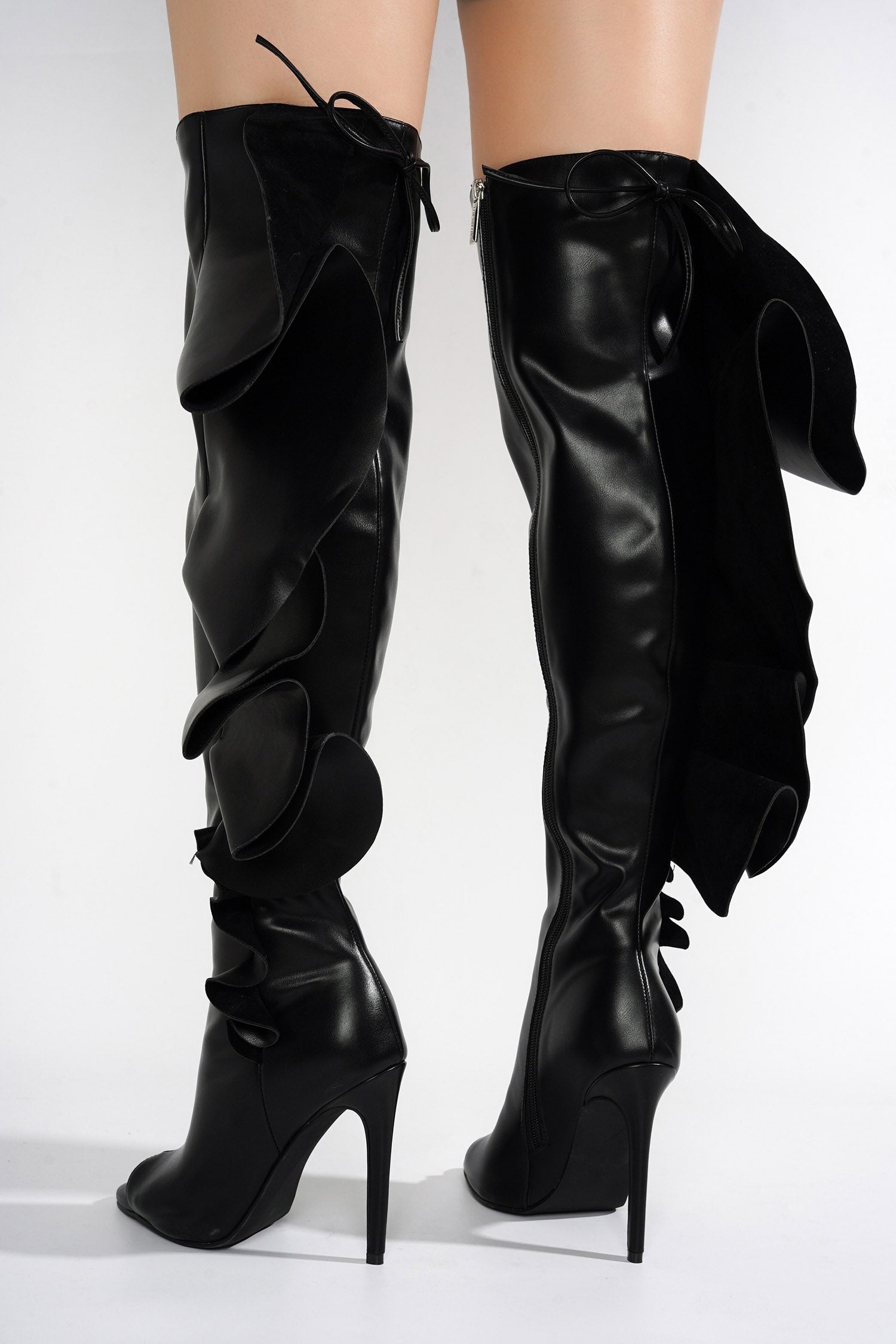 CAPE ROBBIN GRATA - BLACK