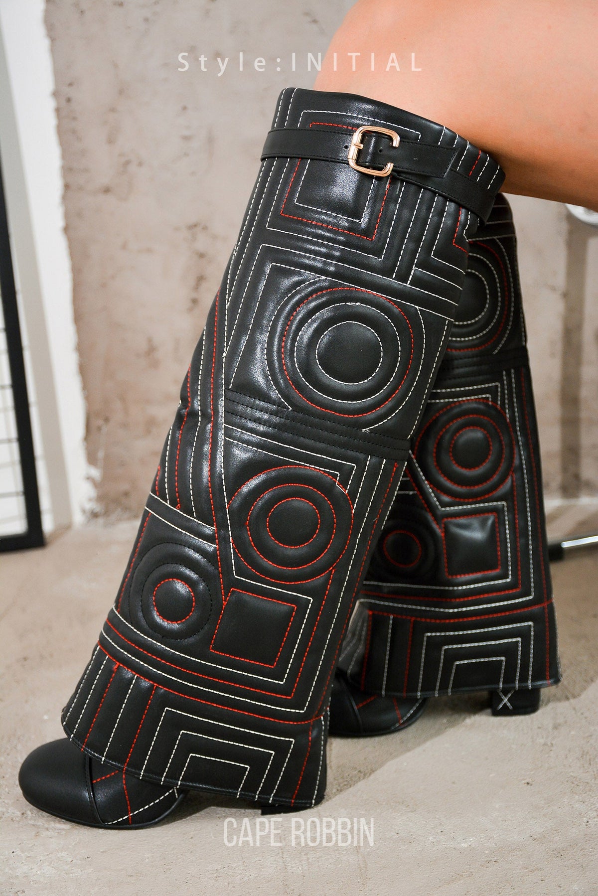 CAPE ROBBIN INITIAL - BLACK