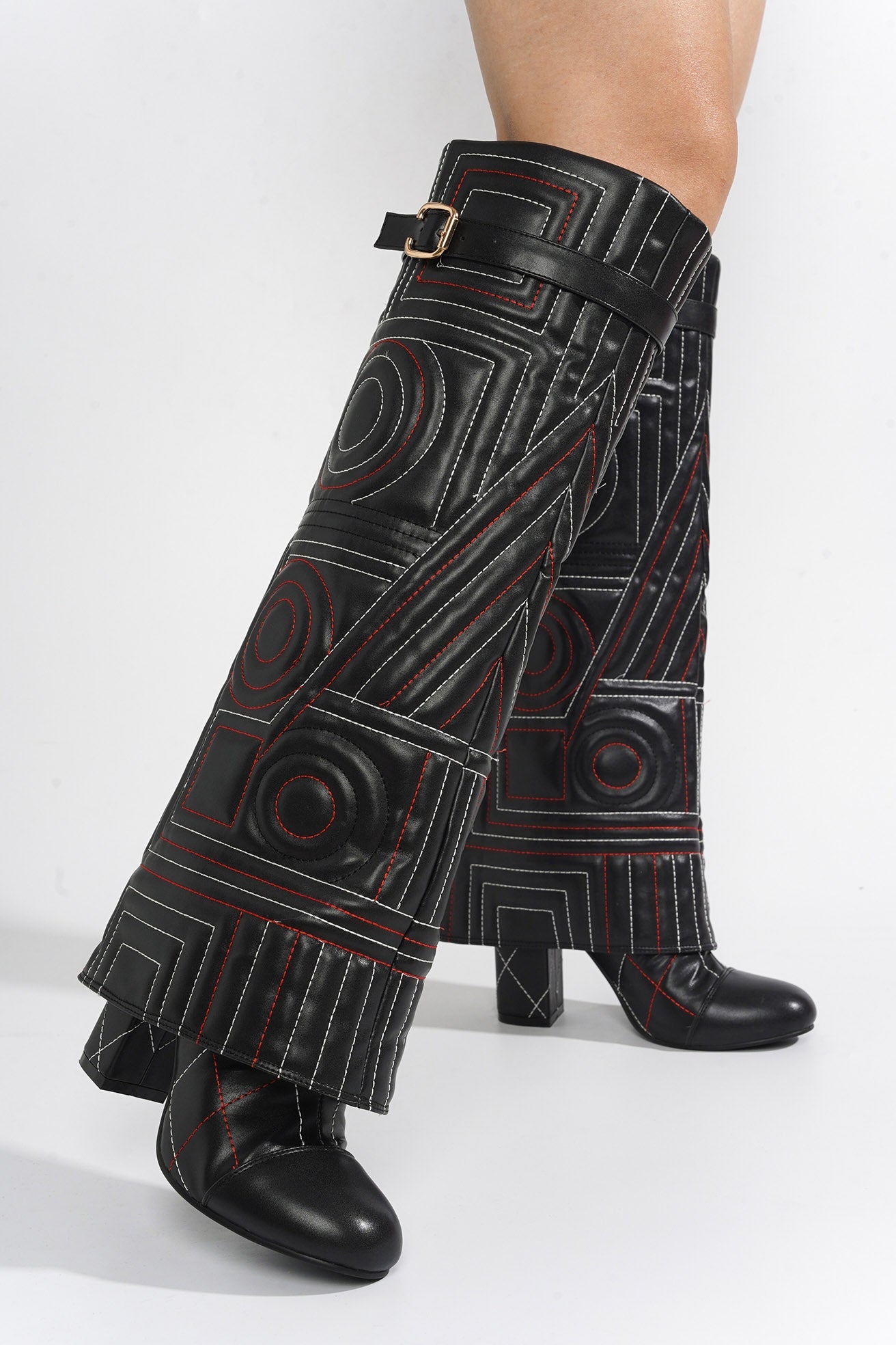 CAPE ROBBIN INITIAL - BLACK