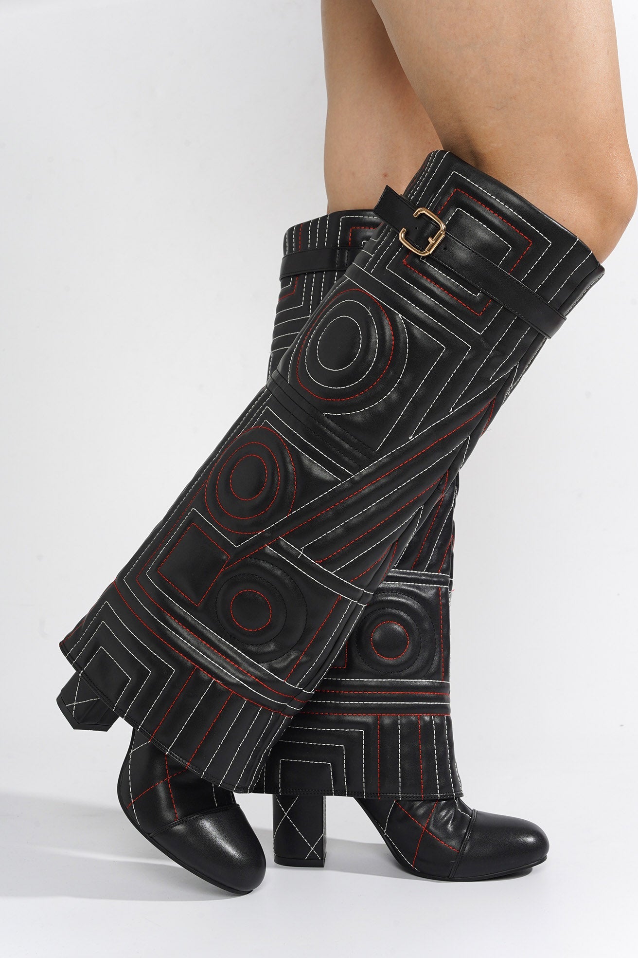 CAPE ROBBIN INITIAL - BLACK
