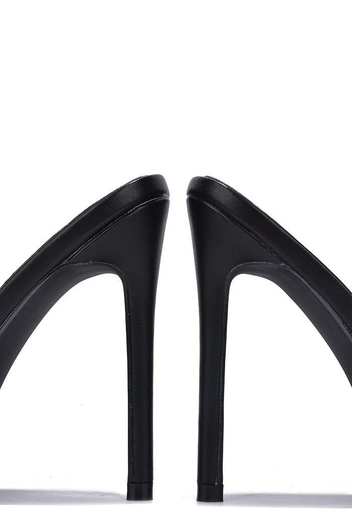 CAPE ROBBIN MIANN - BLACK