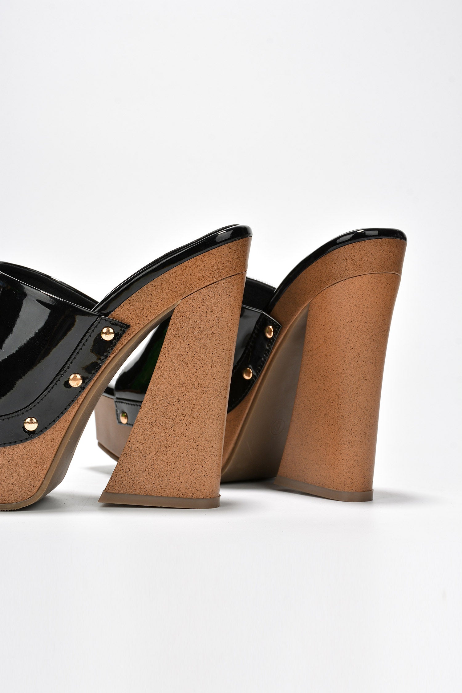 CAPE ROBBIN MOIKA - BLACK