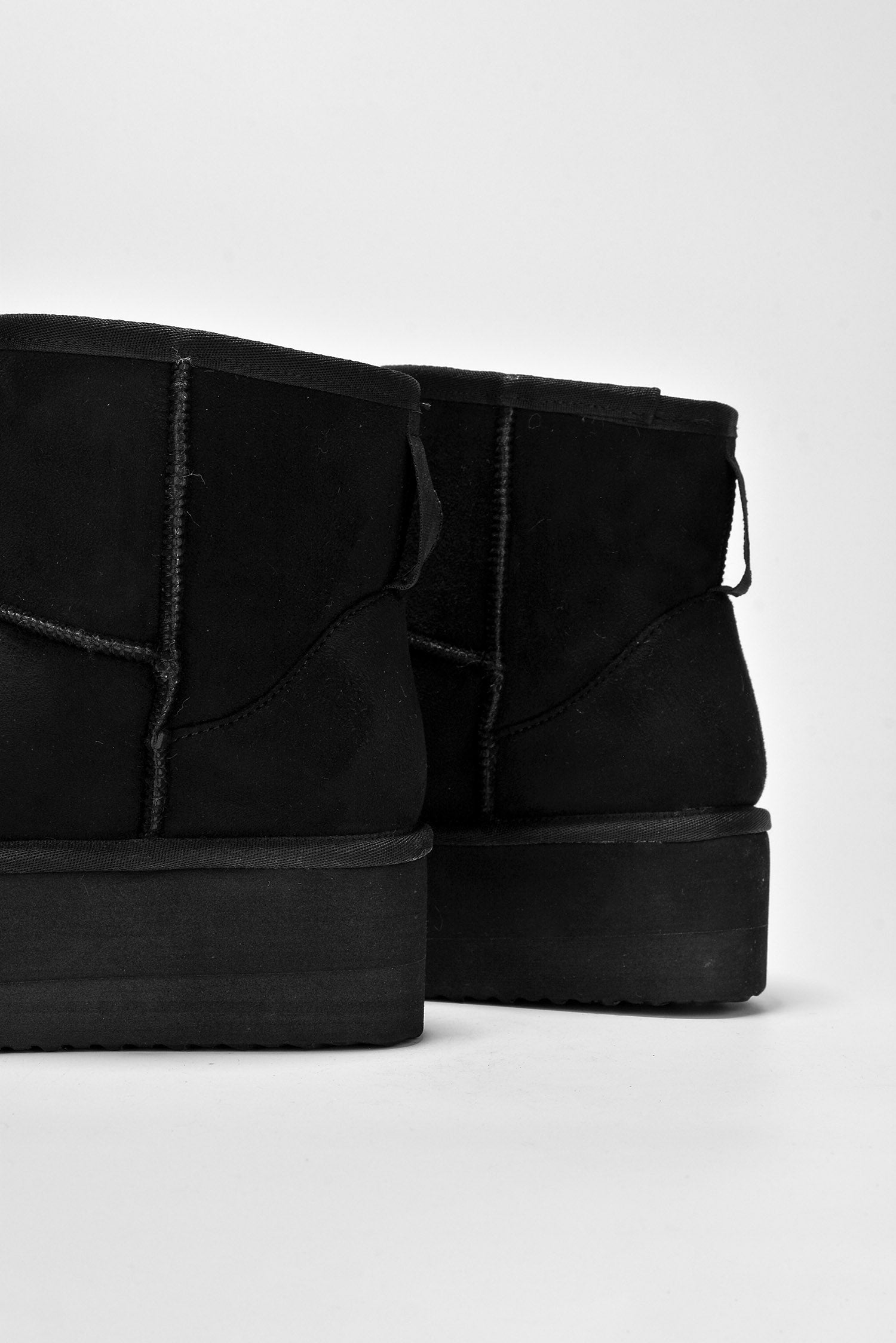 CAPE ROBBIN NOMEL - BLACK