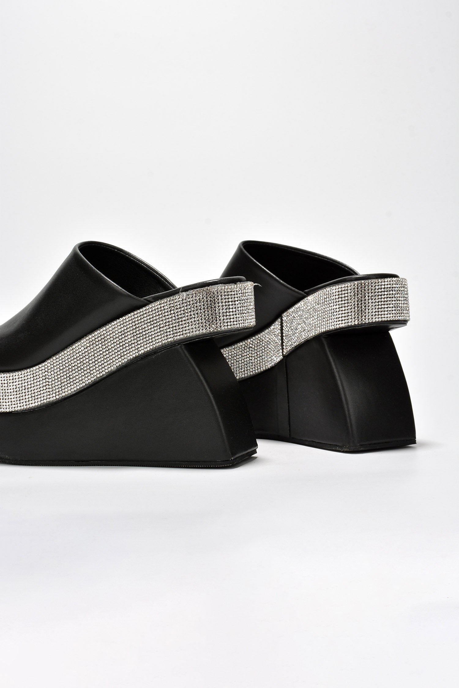 CAPE ROBBIN ODONA - BLACK