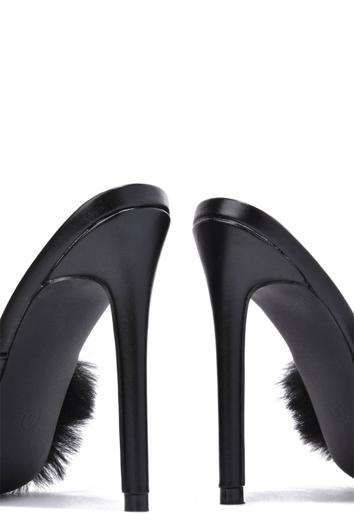 CAPE ROBBIN PRYER - BLACK