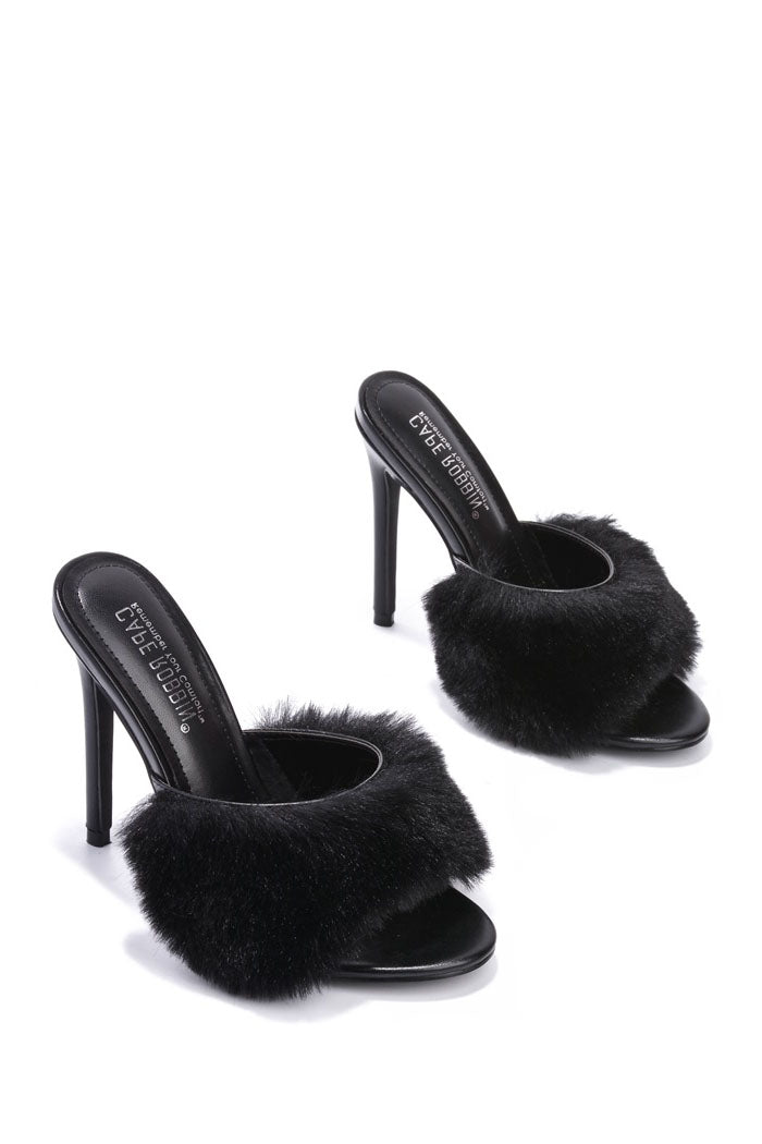 CAPE ROBBIN PRYER - BLACK