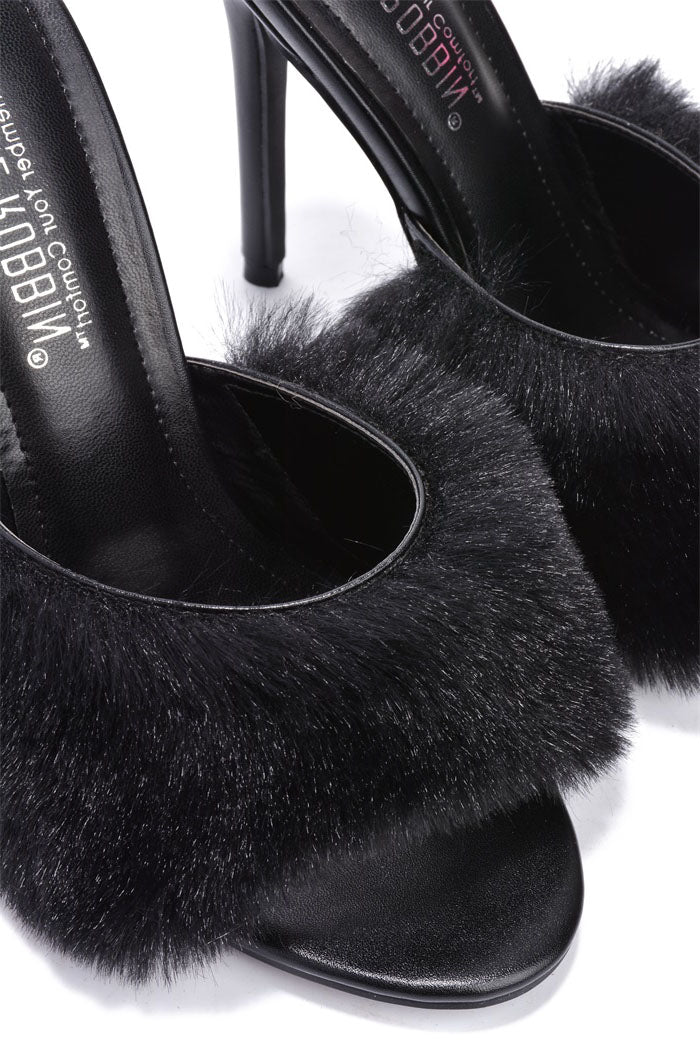 CAPE ROBBIN PRYER - BLACK