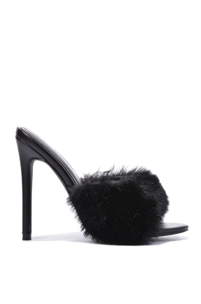 CAPE ROBBIN PRYER - BLACK