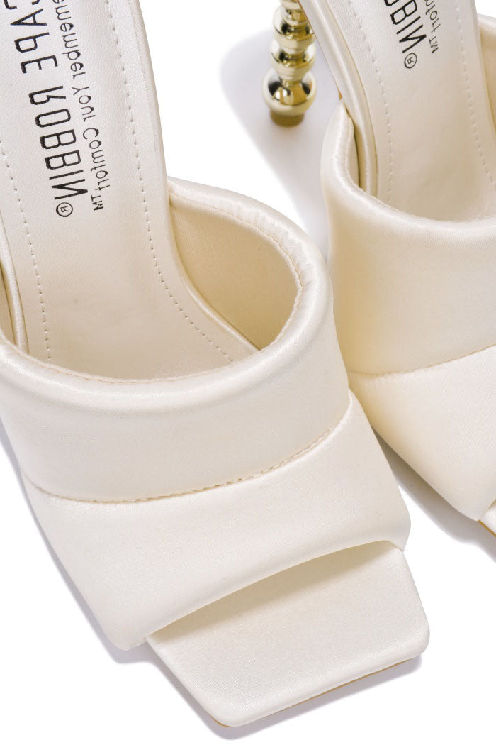 CAPE ROBBIN SHANGRILA - OFF WHITE
