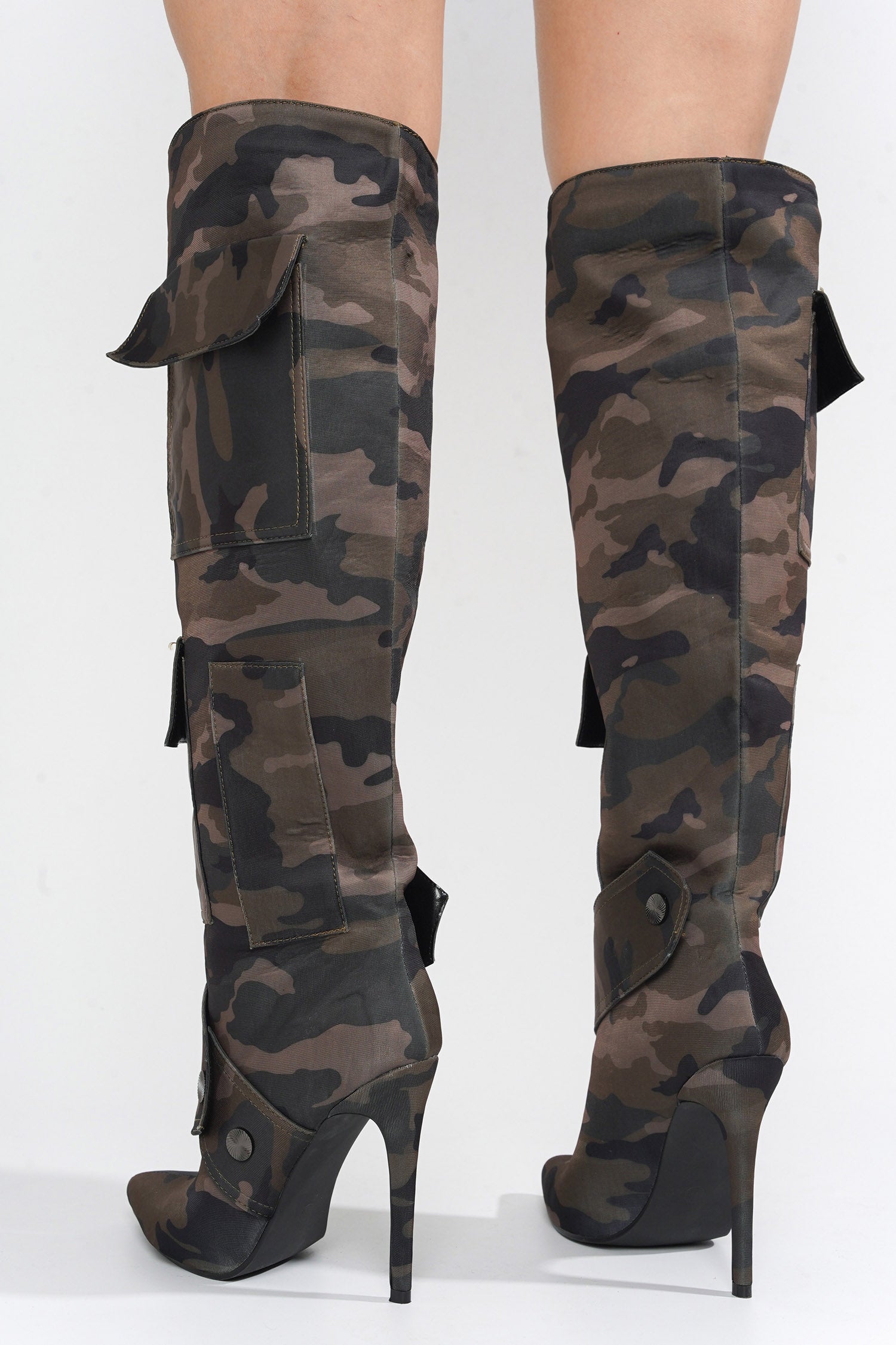 CAPE ROBBIN VIRDEN - CAMOUFLAGE