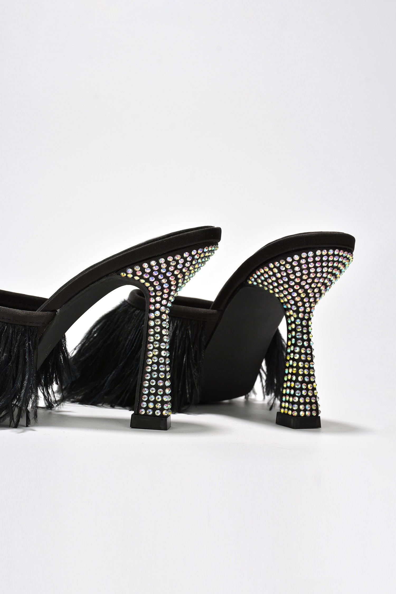 CAPE ROBBIN YONI - BLACK